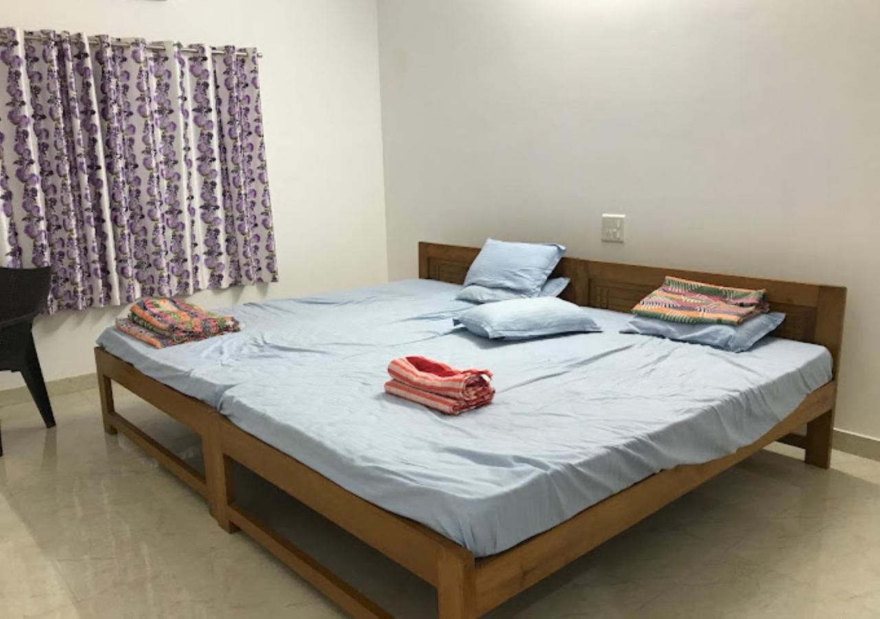 Bapat Niwas Home Stay กันปาตีปุเล ภายนอก รูปภาพ